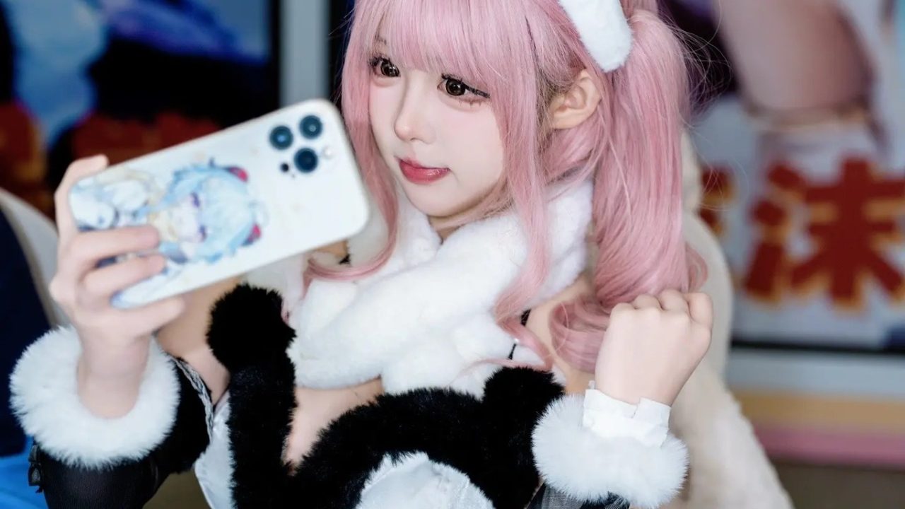 Shimianxiong Cosplay: A Fresh New Photo Set From the “Little Bear”